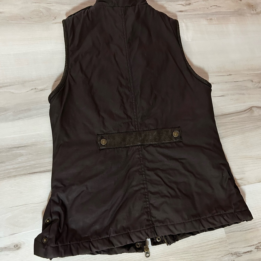 American Eagle Outfitters Black Vest with Cream Lining - Picture 7 of 12